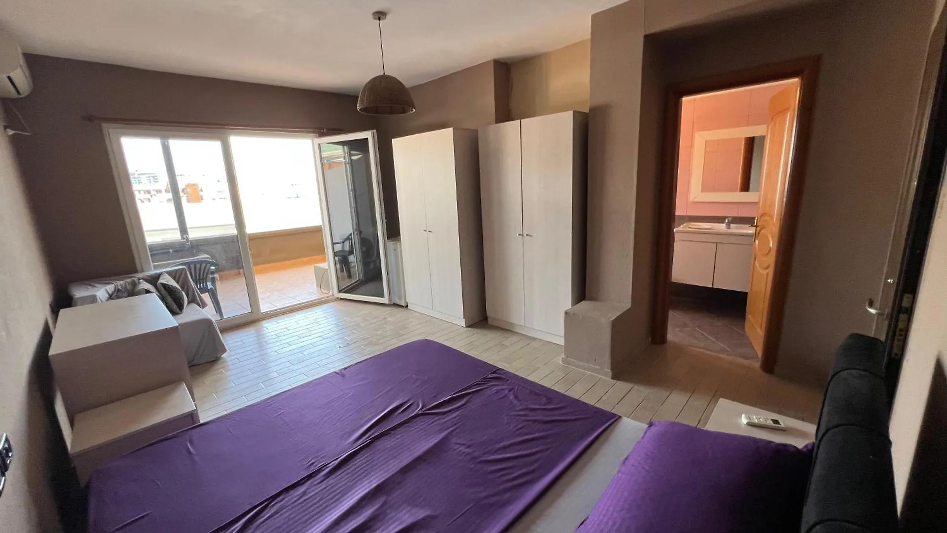 Studio Aprtment Urbannest Tiran