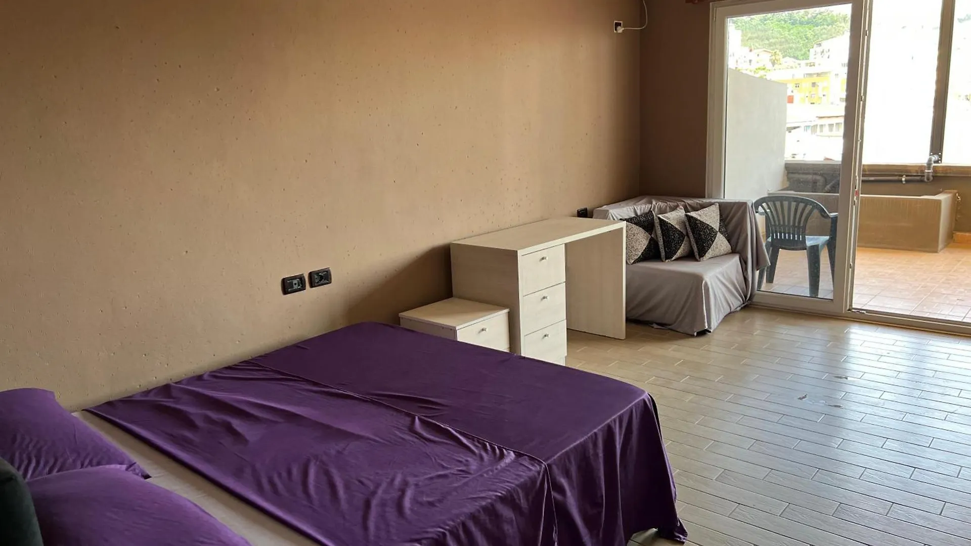 Studio Aprtment Urbannest Tiran