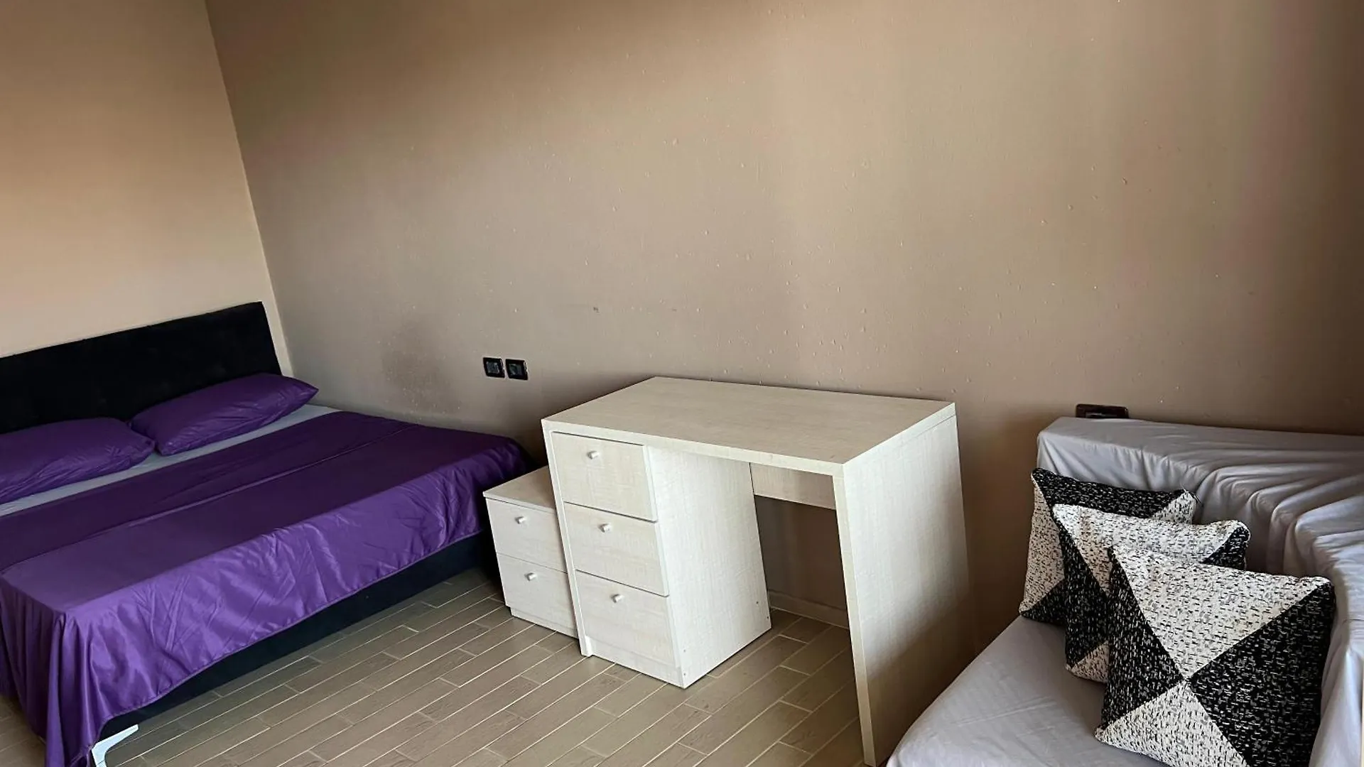 Studio Aprtment Urbannest Tiran